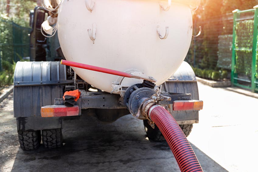 septic vacuum truck emptying home sewage tank