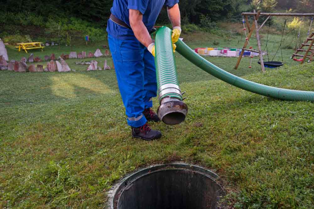 Emptying household septic tank